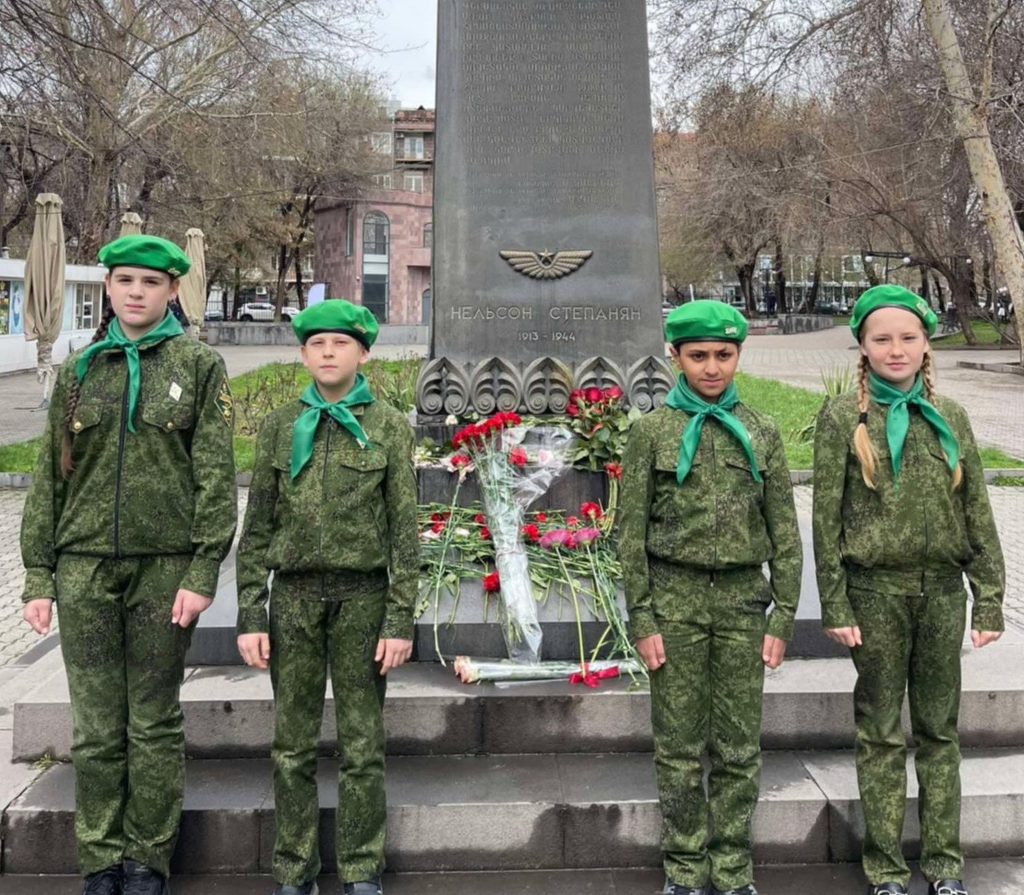 Память о героях XX века объединила поколения...